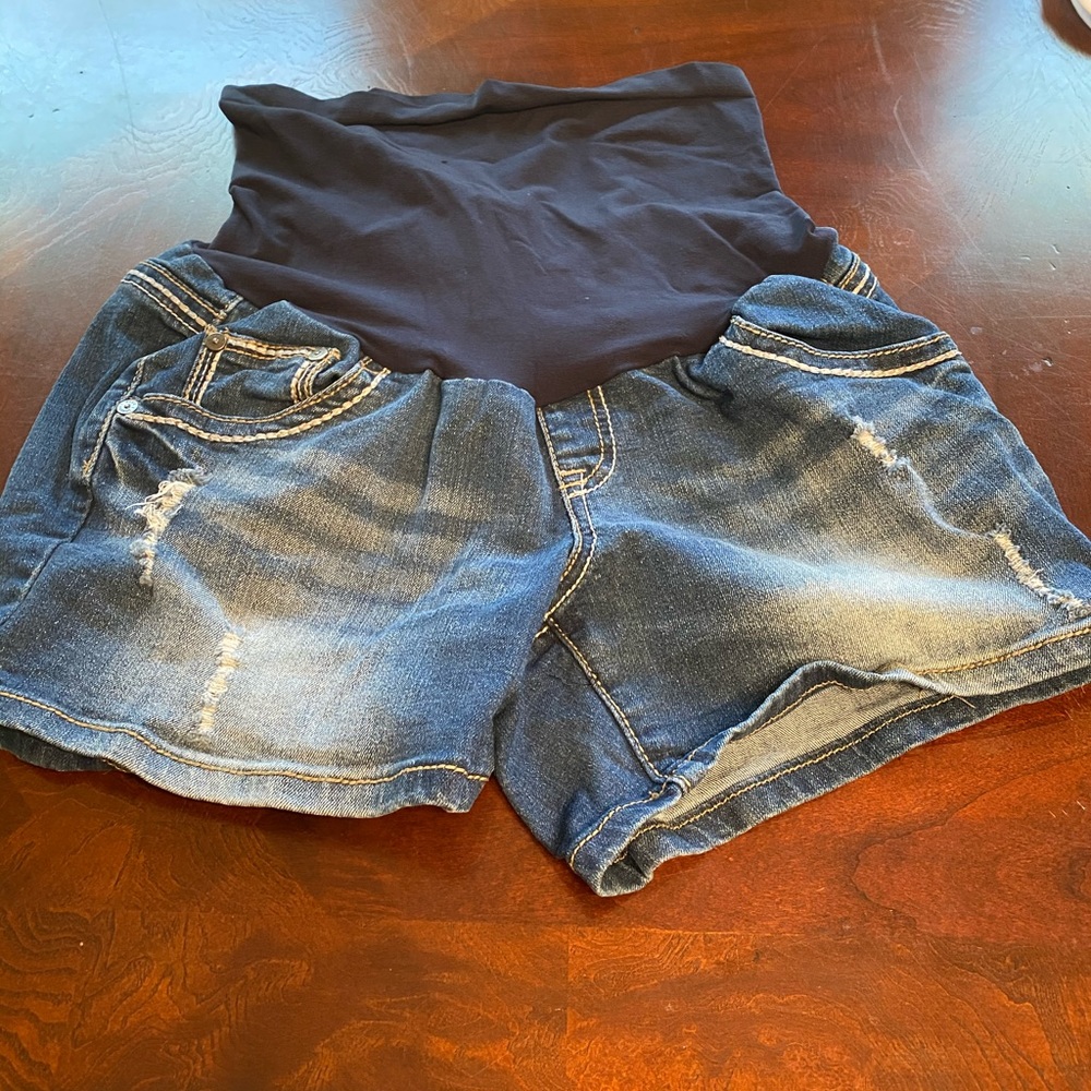 Size small maternity shorts